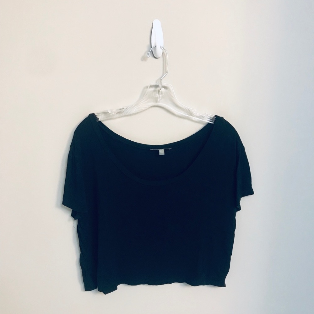 Basic Black Cropped Tee